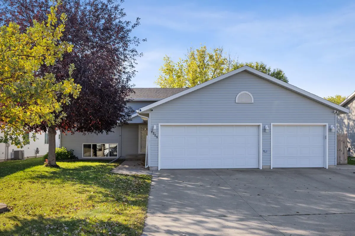 1325 32nd Street CIR S, Moorhead, MN 56560