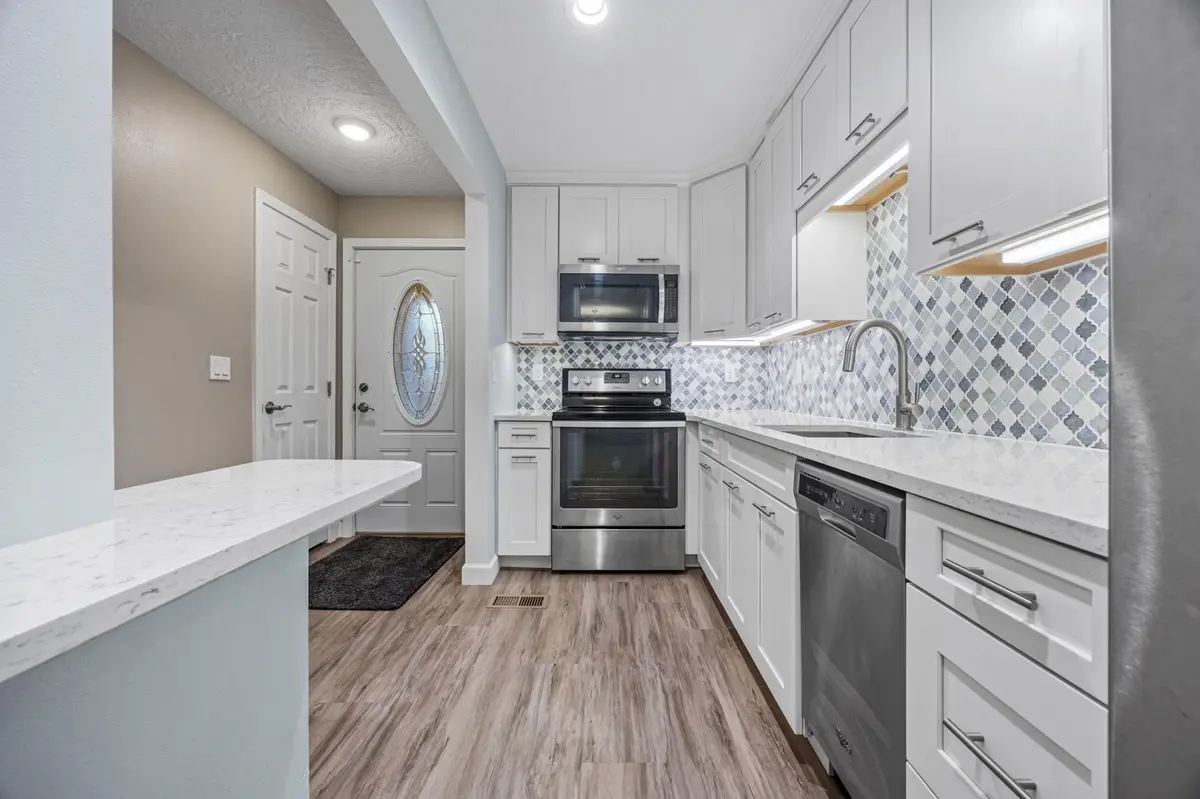 1701 42nd ST S, Fargo, ND 58103