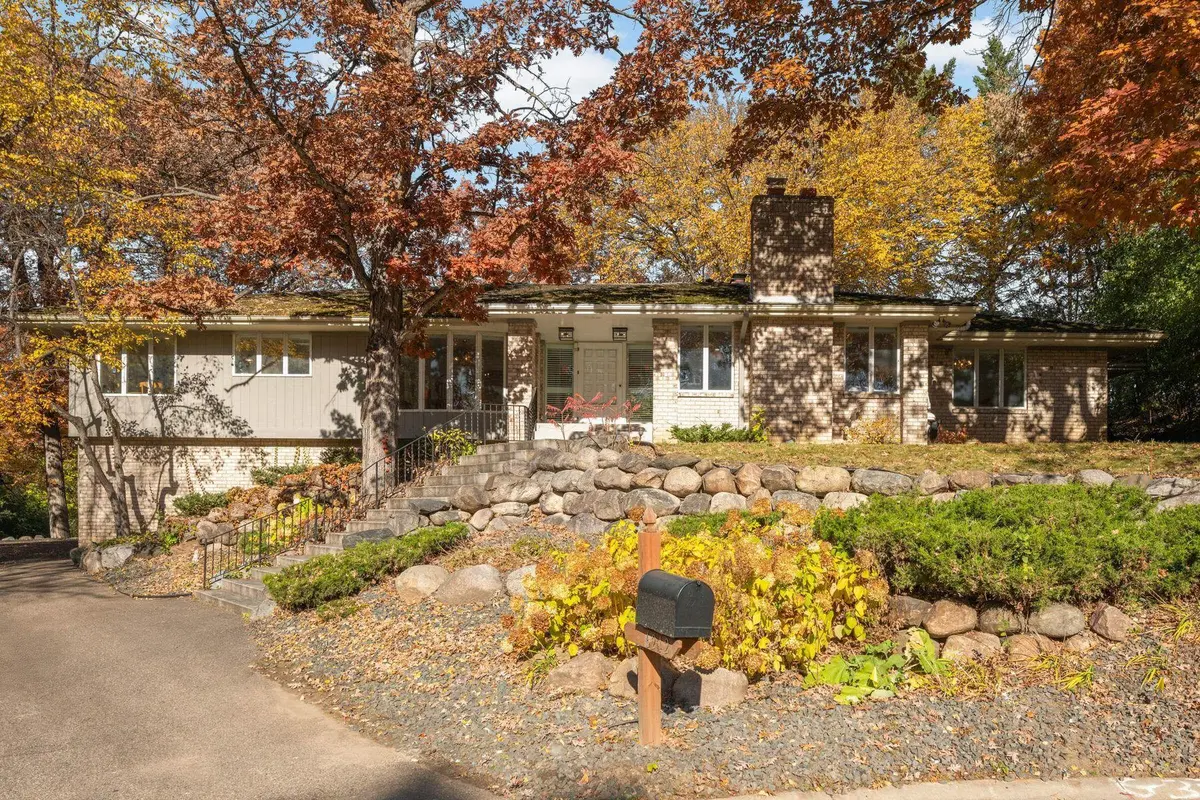 6212 Saint Albans CIR, Edina, MN 55439