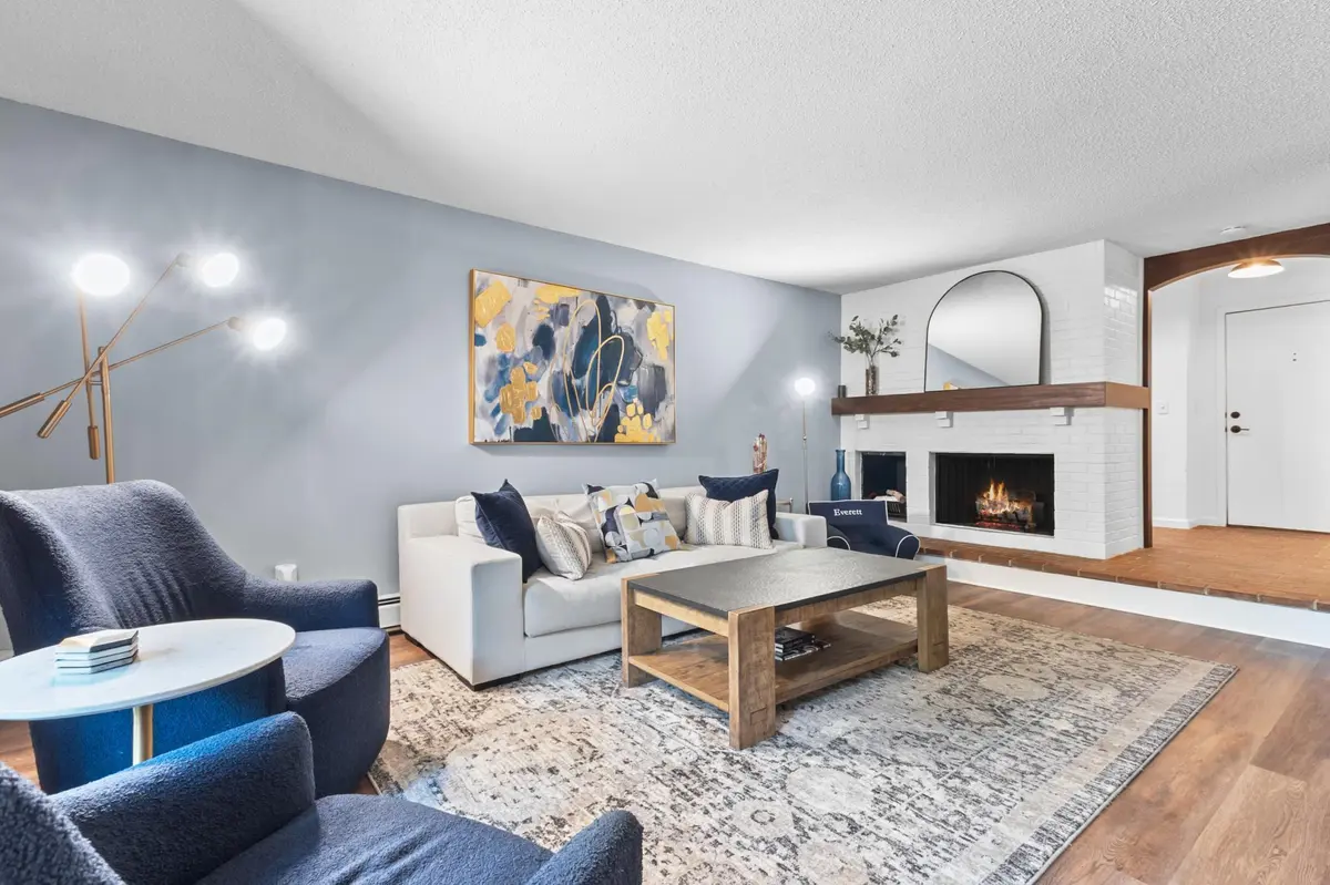 6075 Lincoln DR #110, Edina, MN 55436