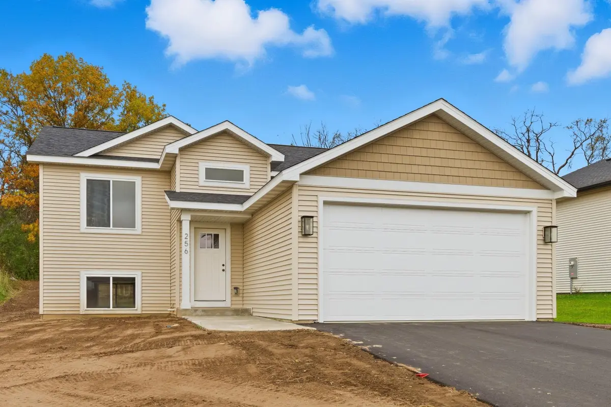 256 Dakota AVE, Roberts, WI 54023