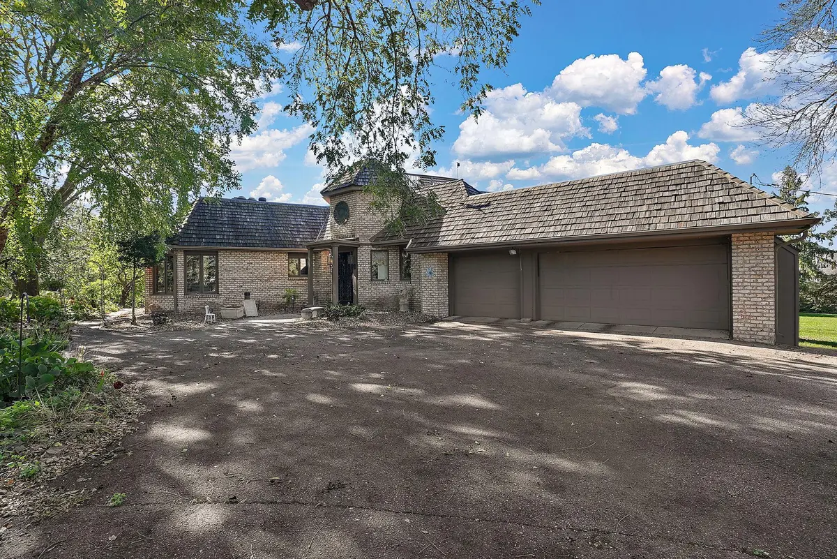10901 Riverview RD, Eden Prairie, MN 55347
