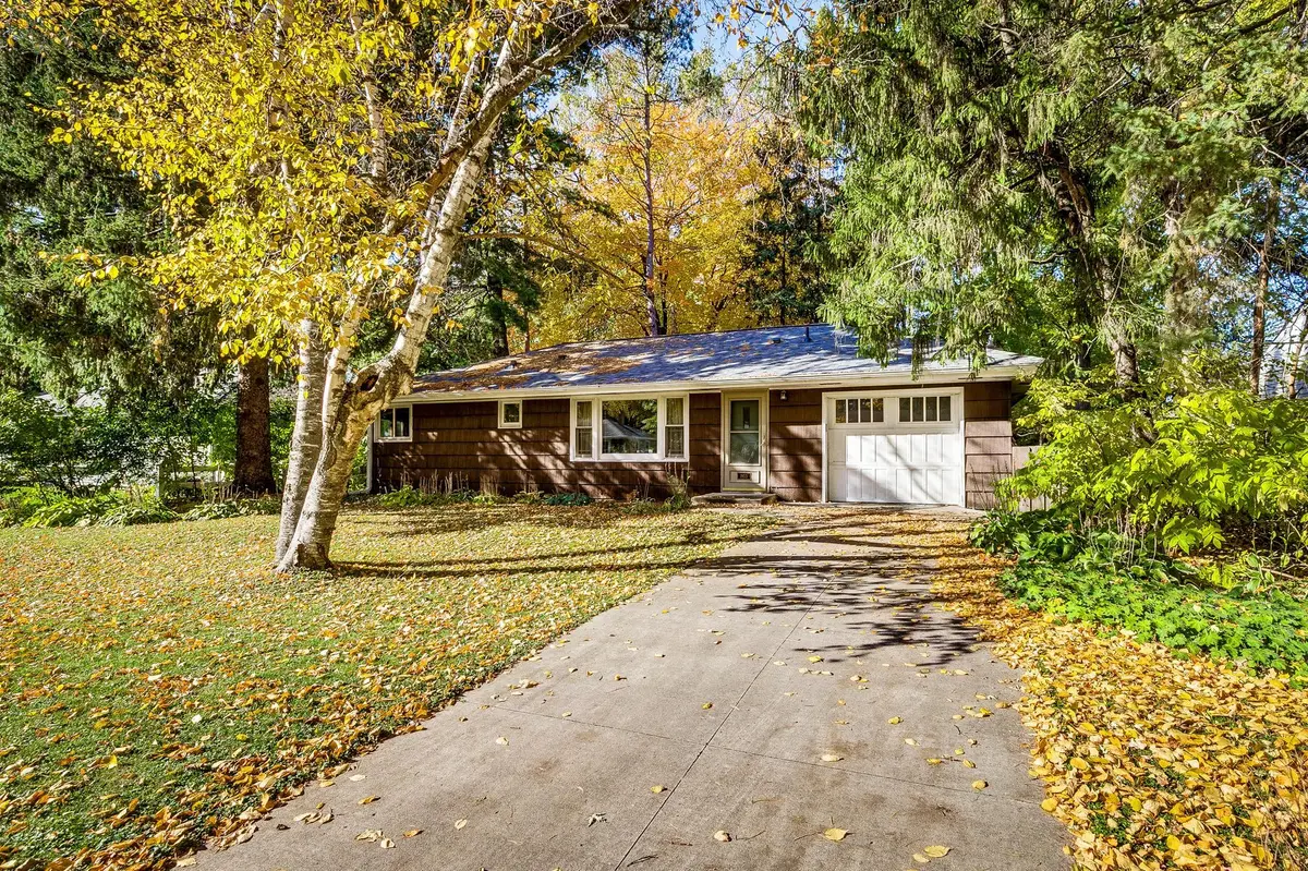 1953 Tatum ST, Roseville, MN 55113