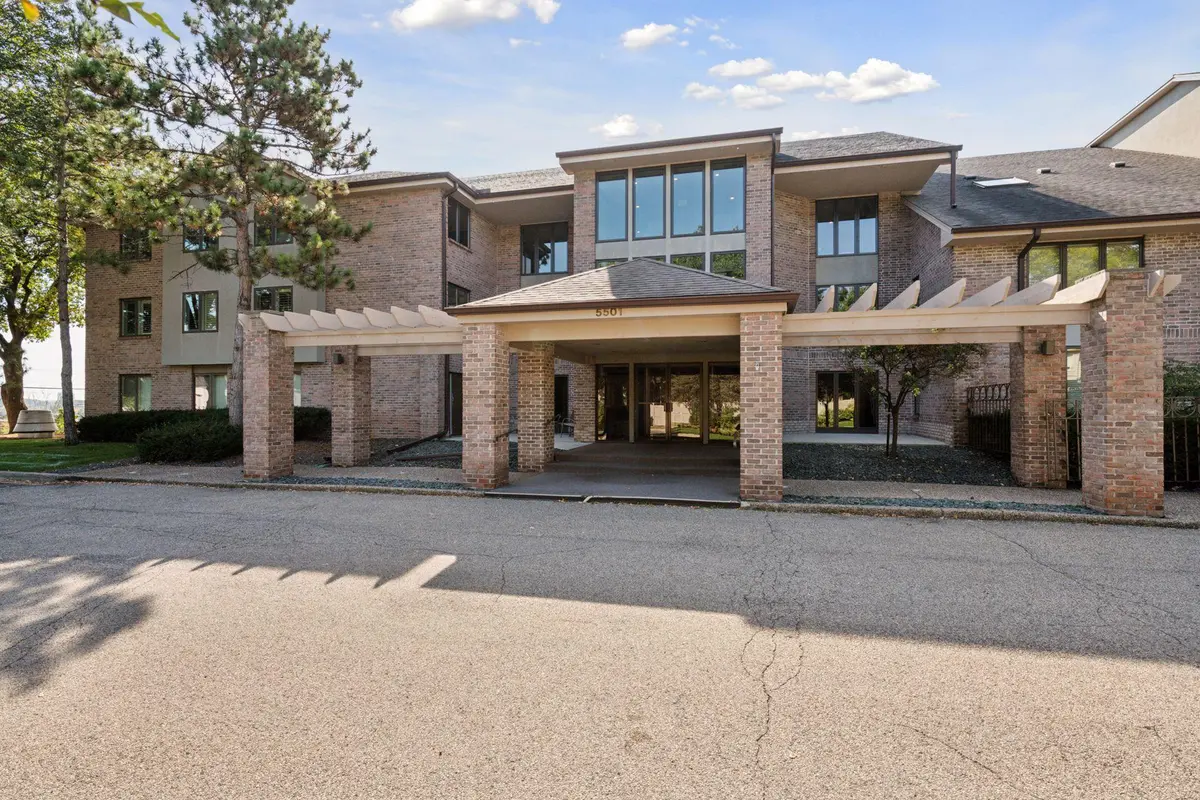 5501 Village DR #203, Edina, MN 55439
