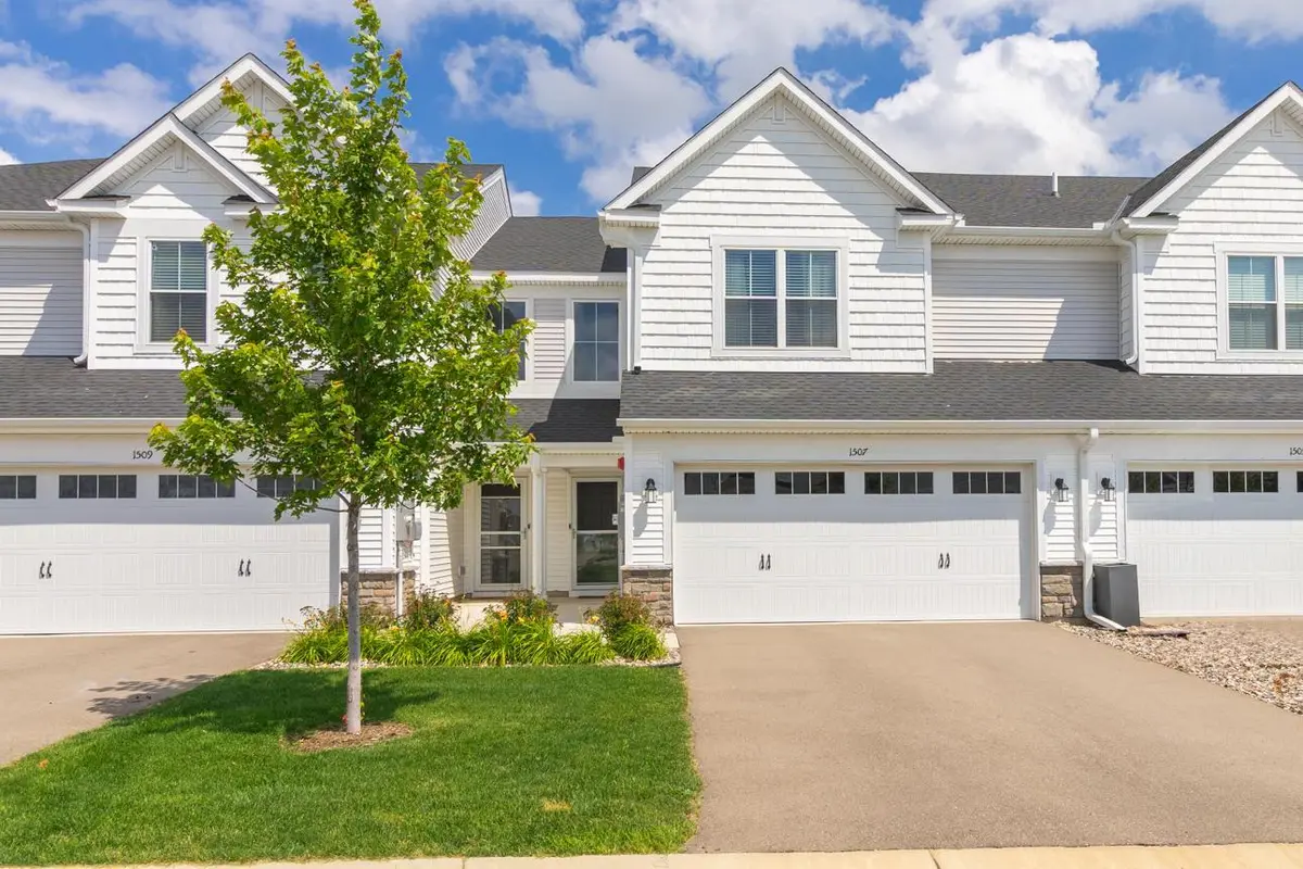 1507 Gable DR, Carver, MN 55315