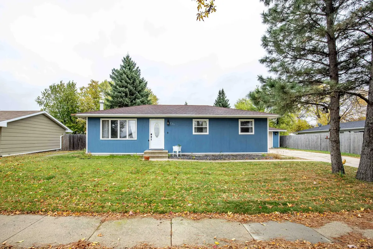 725 31st ST N, Fargo, ND 58102