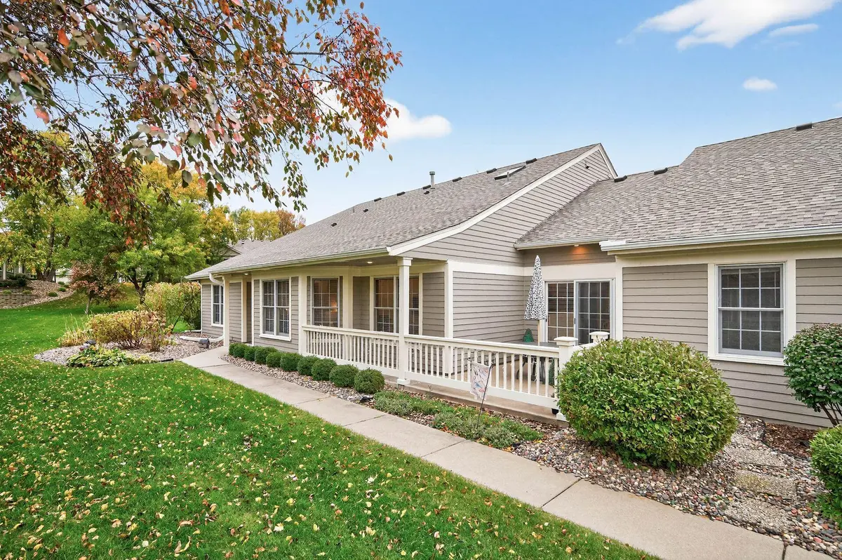 1731 Donegal DR, Woodbury, MN 55125