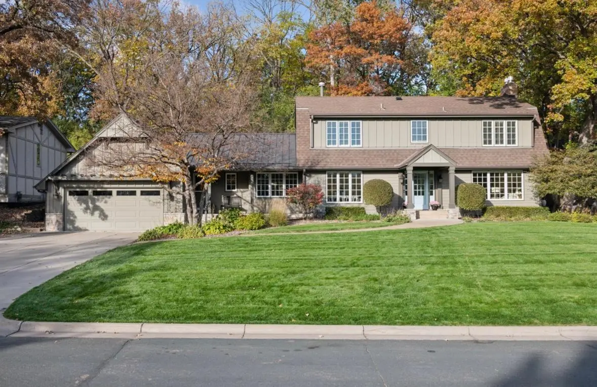 6208 Loch Moor DR, Edina, MN 55439