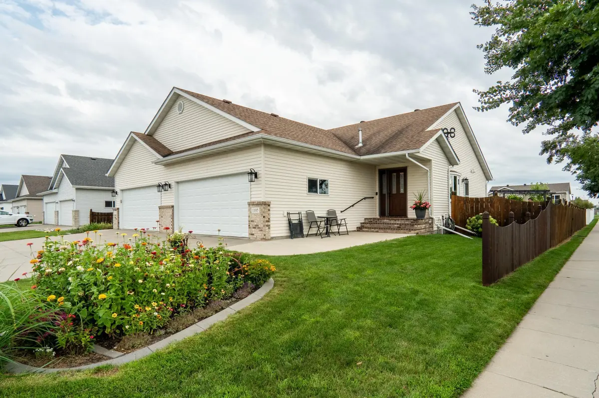 1105 37th AVE S, Moorhead, MN 56560