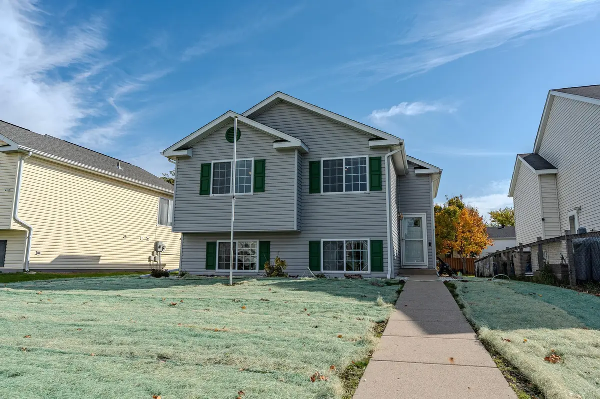 1976 57th AVE S, Fargo, ND 58104