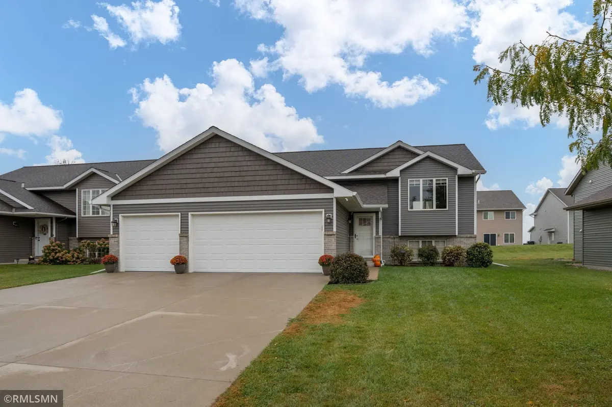 221 Cypress DR, Mankato, MN 56001