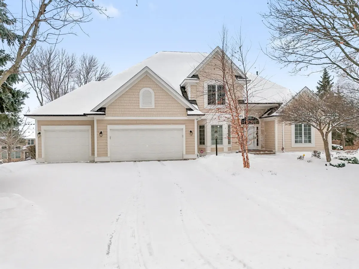 9031 Highview LN, Woodbury, MN 55125