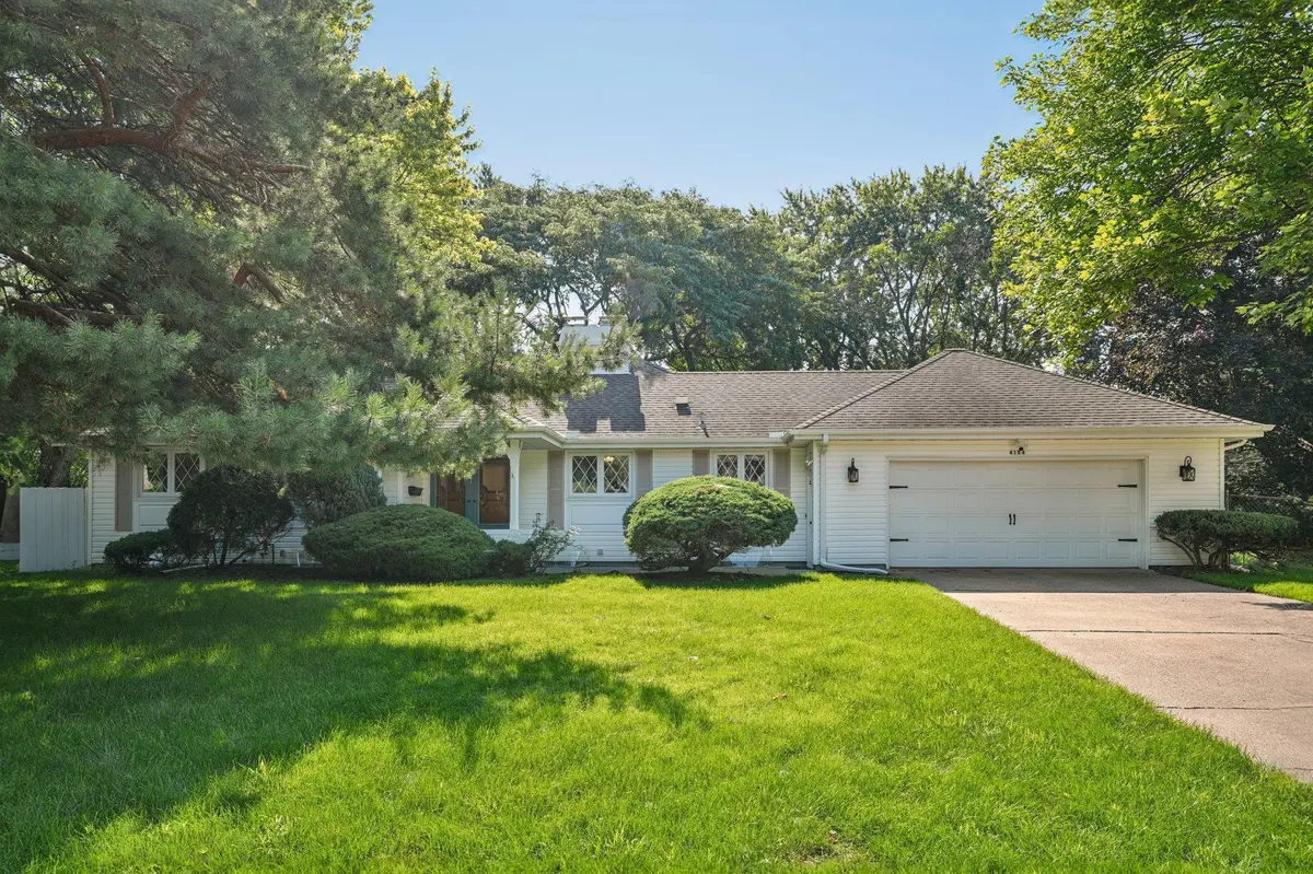 4704 Phlox LN, Edina, MN 55435