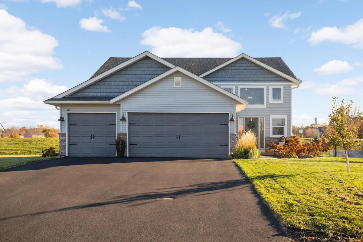696 Jutland AVE, Shakopee, MN 55379