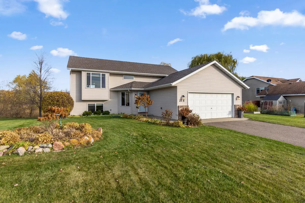 215 Ash ST E, Annandale, MN 55302