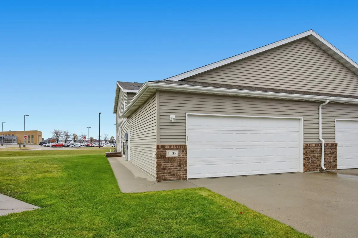 1133 39th AVE S, Moorhead, MN 56560