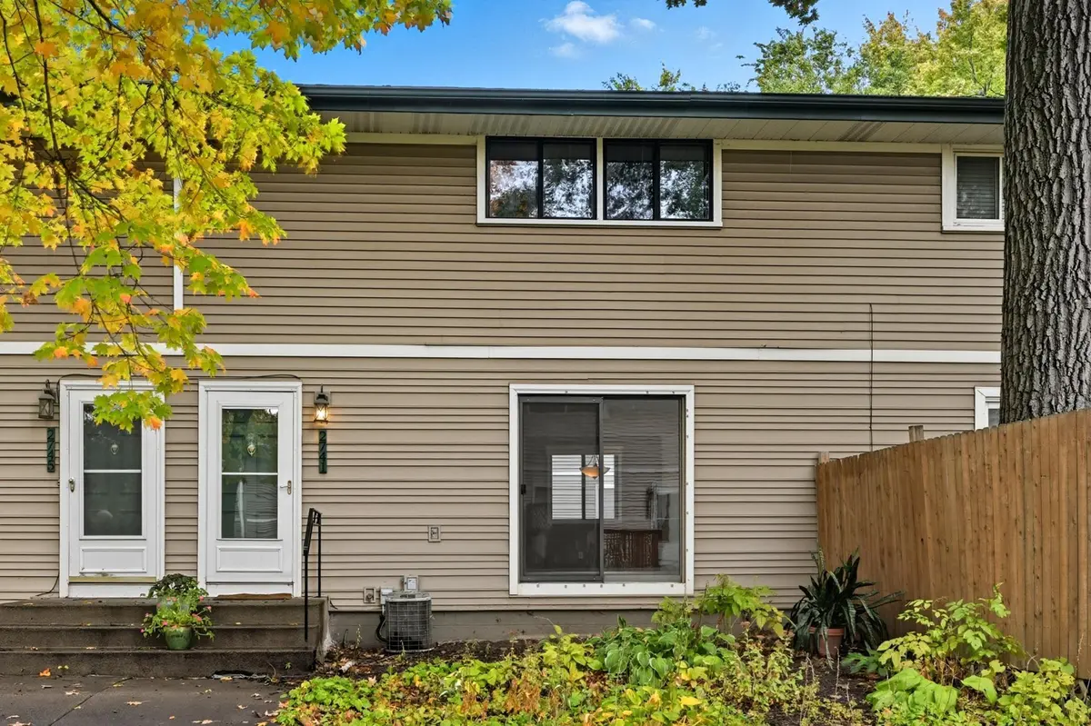 2741 Upland CT, Plymouth, MN 55447