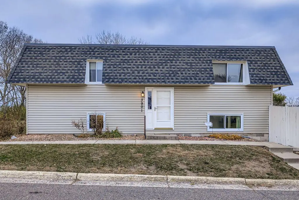 3901 Conroy TRL, Inver Grove Heights, MN 55076