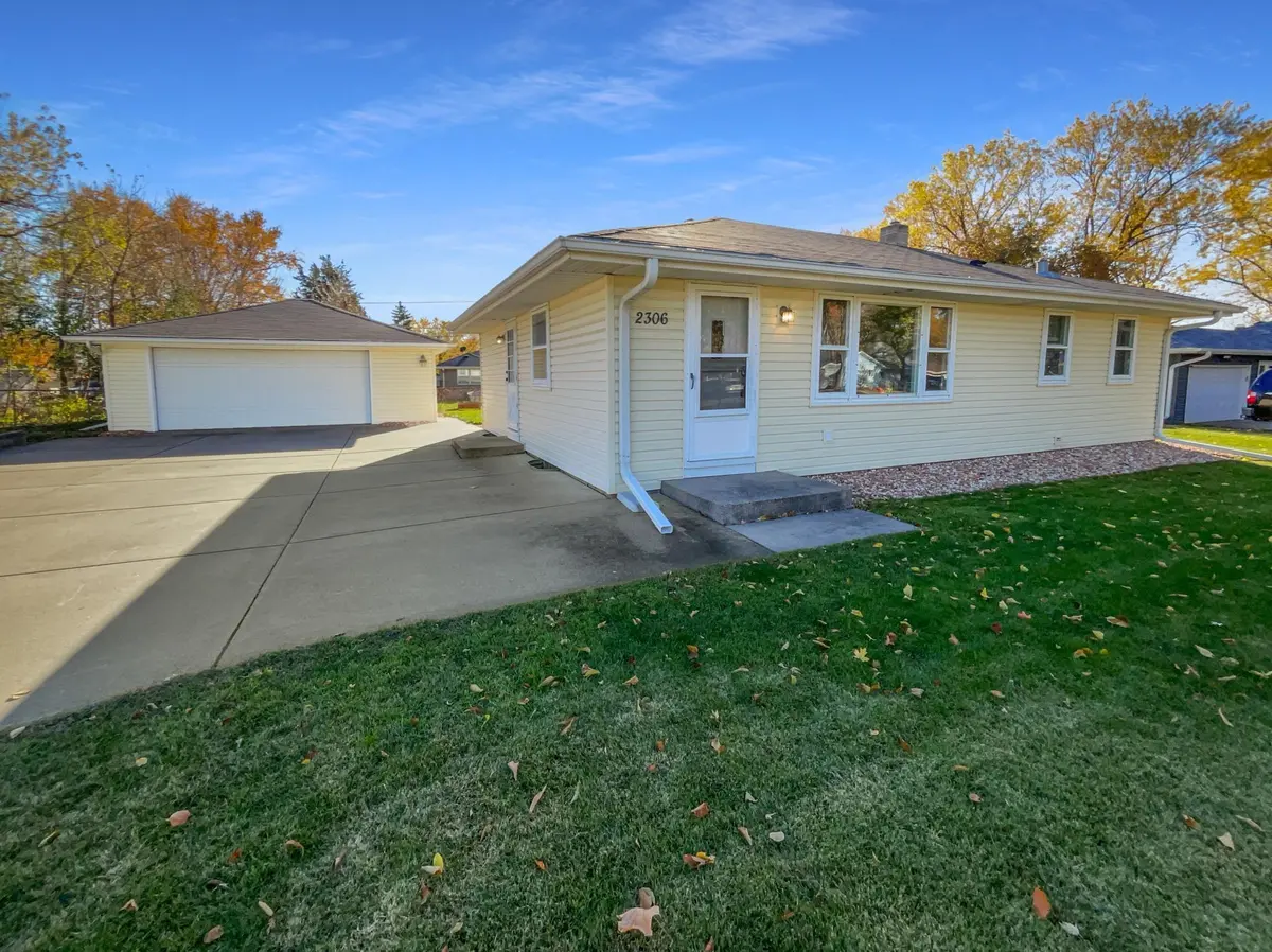 2306 Beam AVE, North Saint Paul, MN 55109