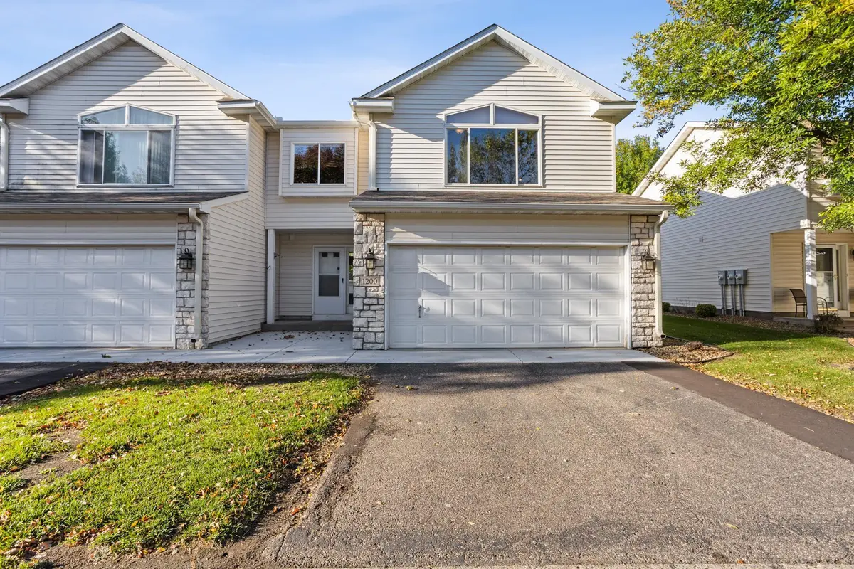 1200 Willow TRL, Farmington, MN 55024