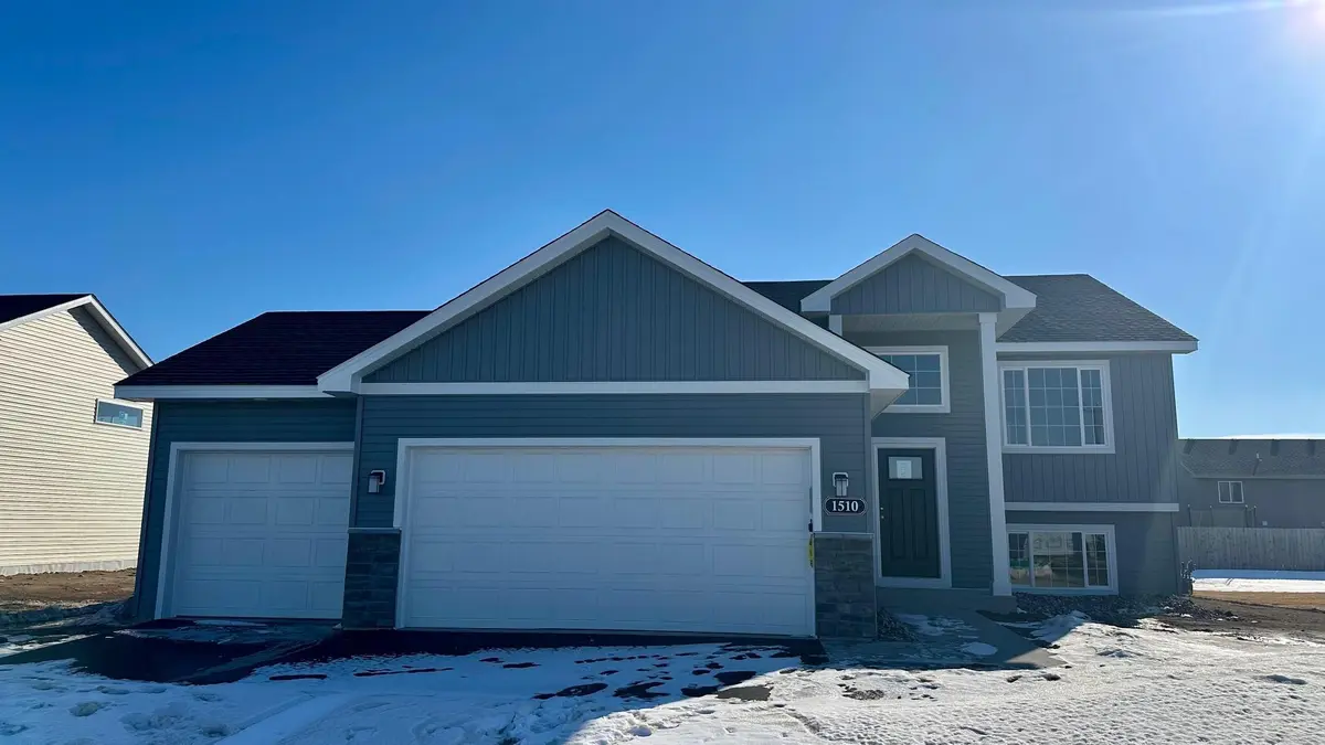 1510 Raccoon LN, New Richmond, WI 54017