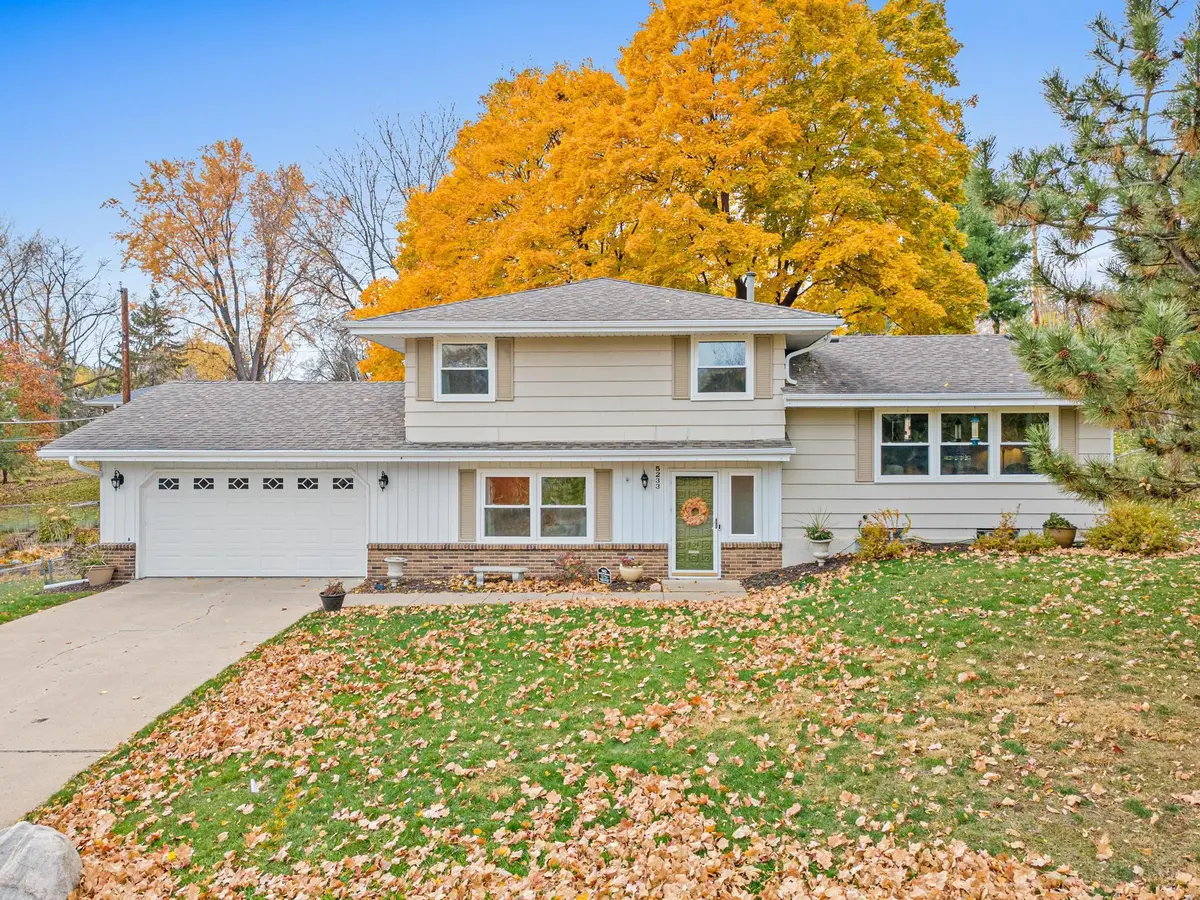 5233 Heritage Hills DR, Bloomington, MN 55437