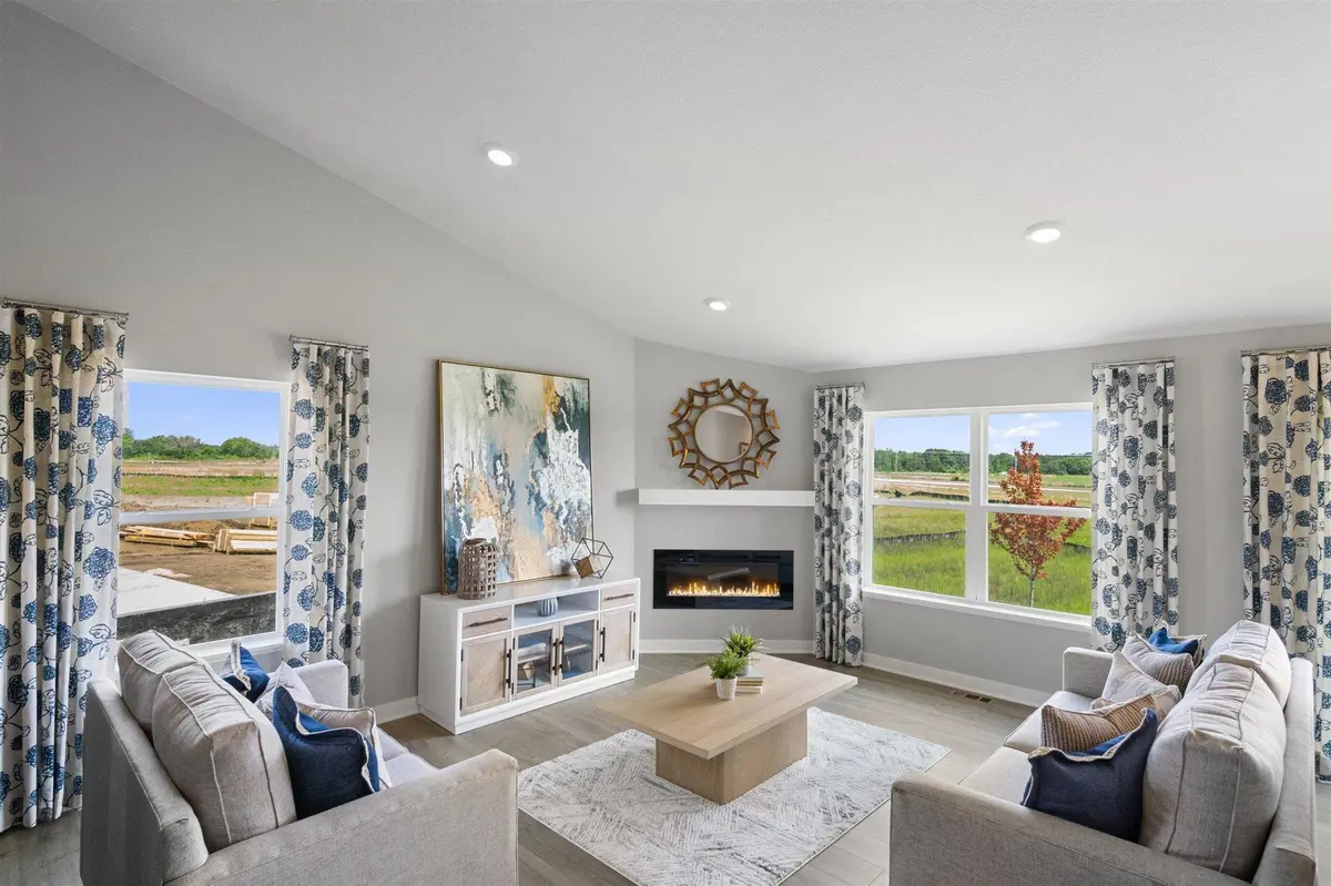 2241 LaTour DR, Shakopee, MN 55379