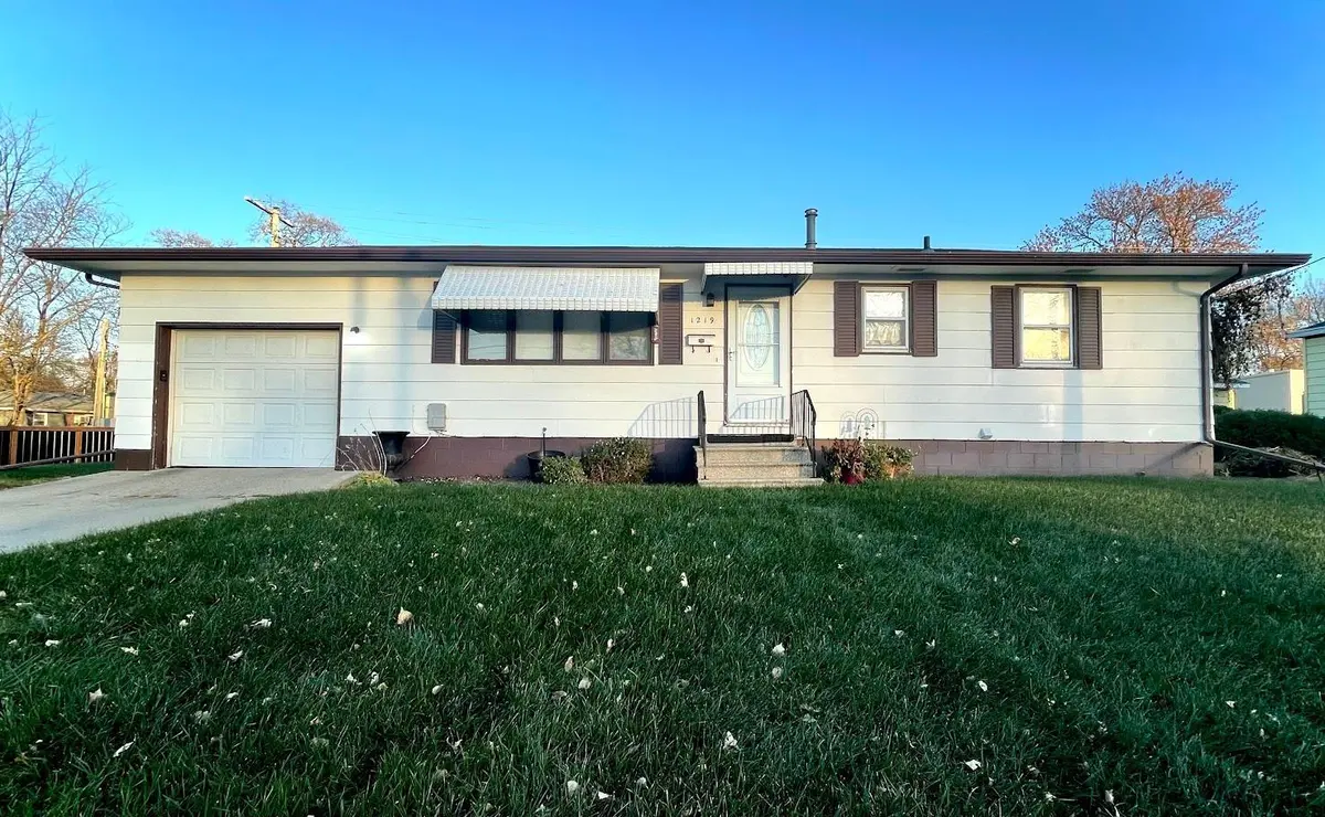 1219 S Newton AVE, Albert Lea, MN 56007