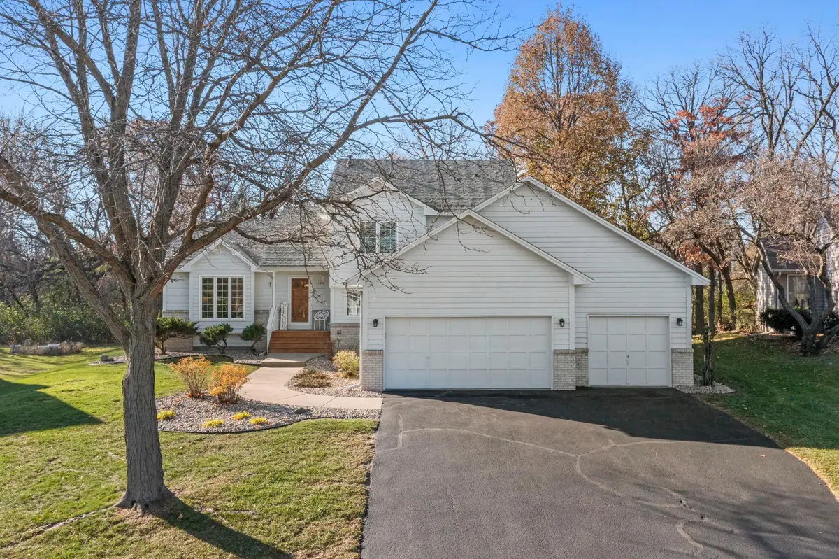 1160 Autumn DR, Woodbury, MN 55125