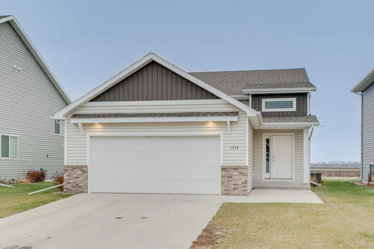 4212 14th AVE S, Moorhead, MN 56560
