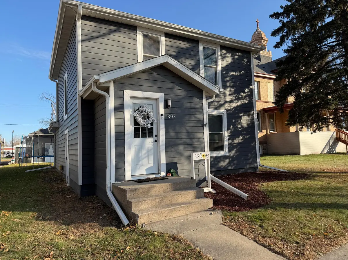 805 Oak ST, Lisbon, ND 58054
