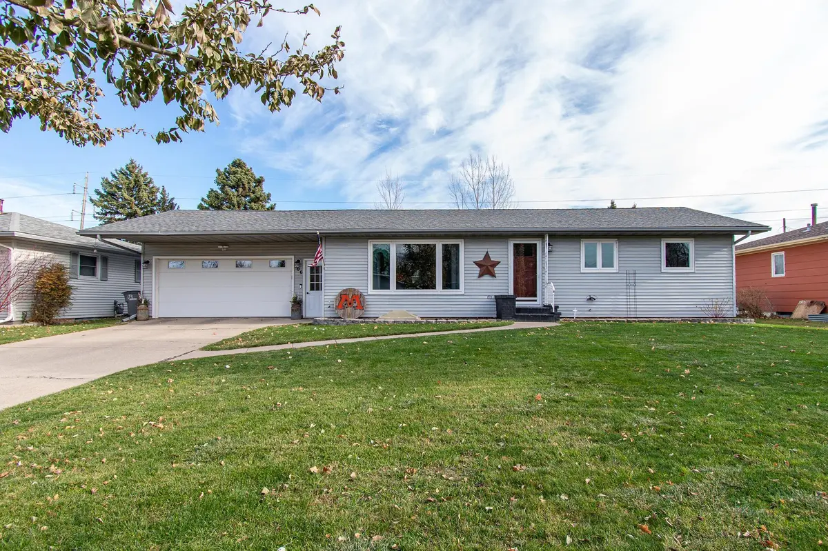 706 Rensvold BLVD, Moorhead, MN 56560