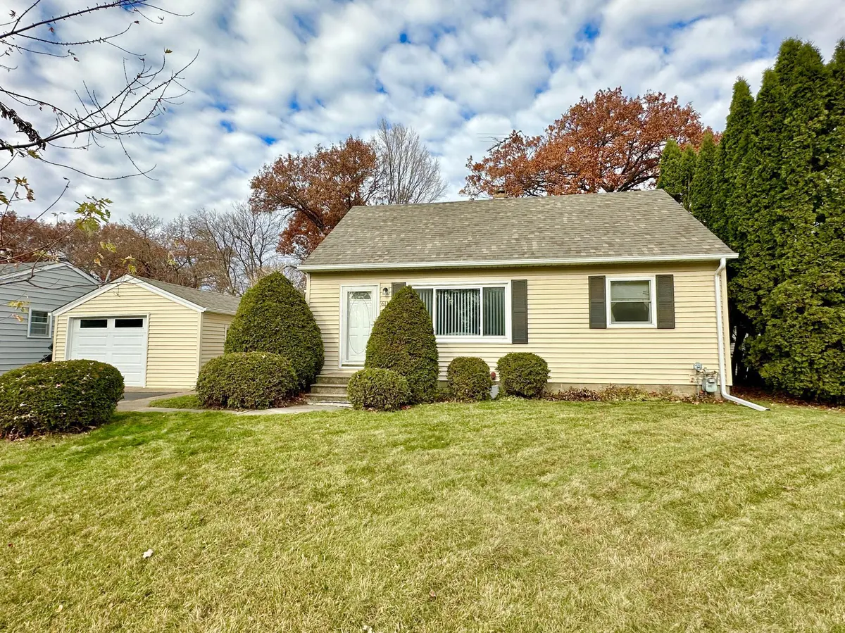 6116 Ridge DR, Woodbury, MN 55125