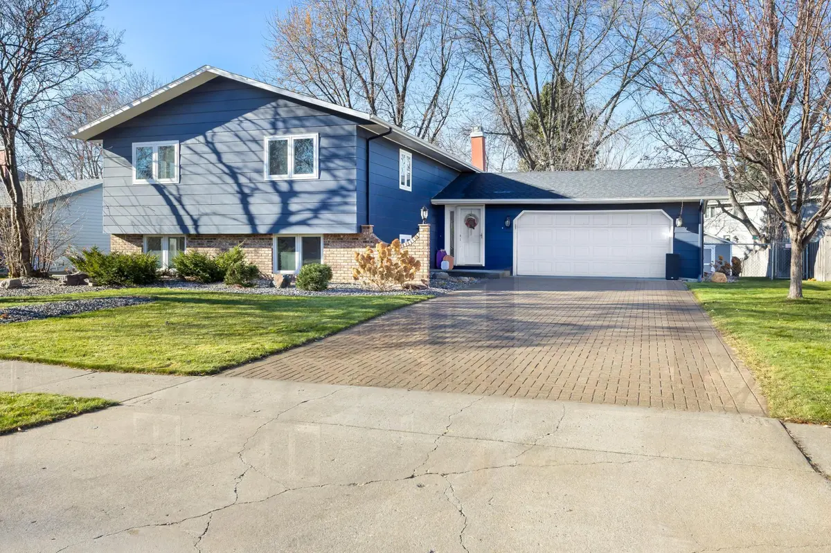 1737 Park BLVD S, Fargo, ND 58103