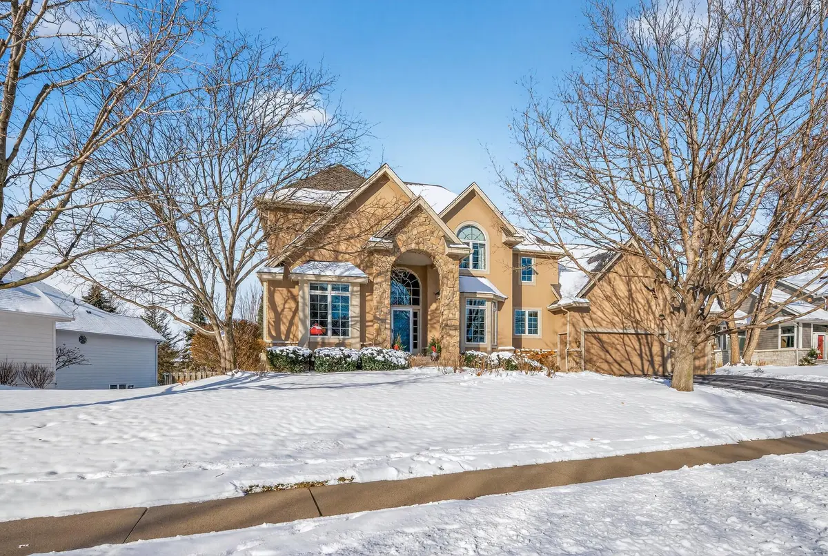 10147 Gristmill RDG, Eden Prairie, MN 55347