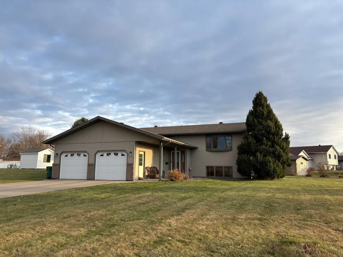 1511 Westmore AVE, Wahpeton, ND 58075