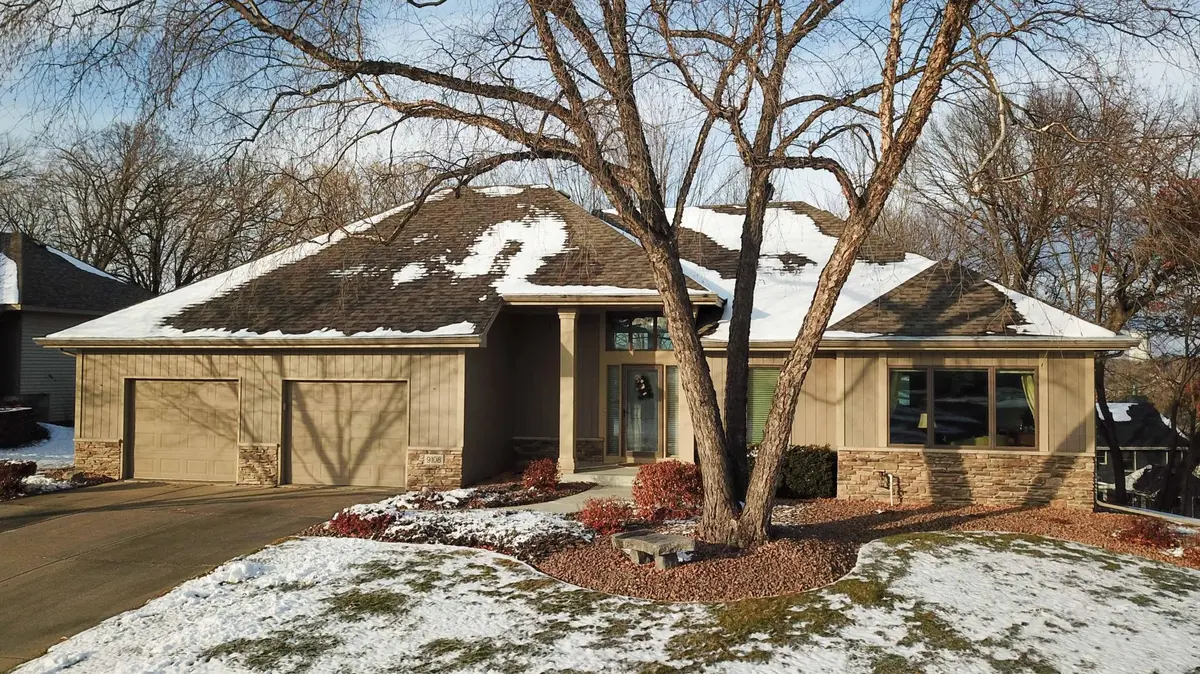 9108 Trotters LN, Woodbury, MN 55125