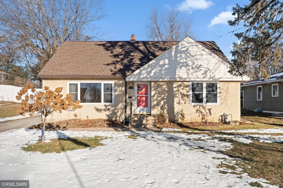 2061 Arlington AVE E, Saint Paul, MN 55119