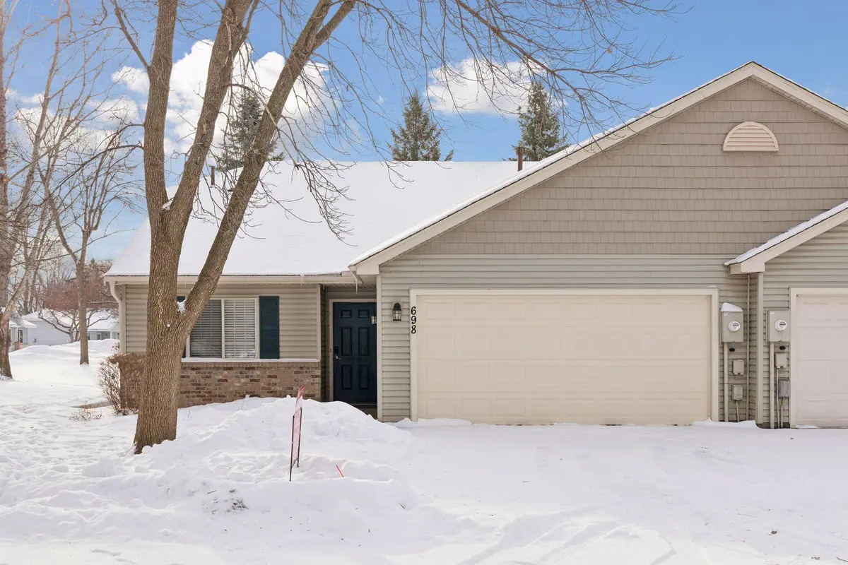 698 Monn AVE, Vadnais Heights, MN 55127