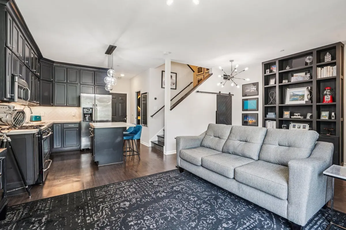 1006 Van White Memorial BLVD, Minneapolis, MN 55411