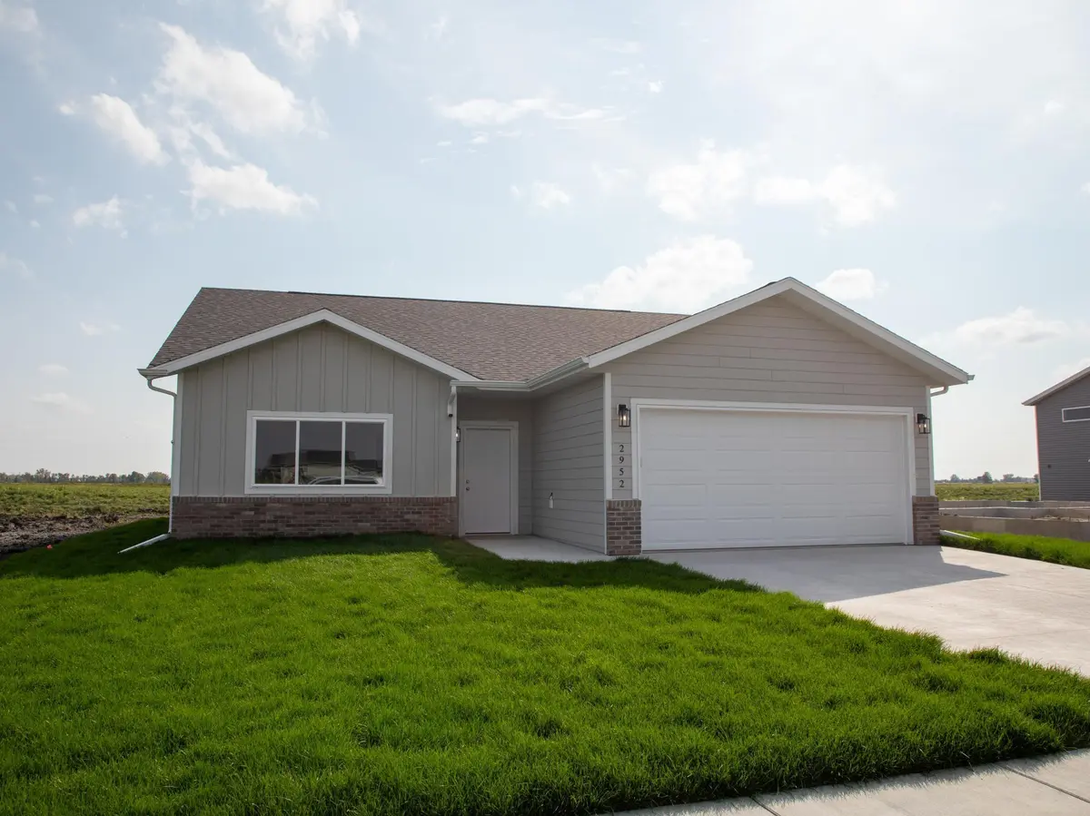 2952 74th AVE S, Fargo, ND 58104