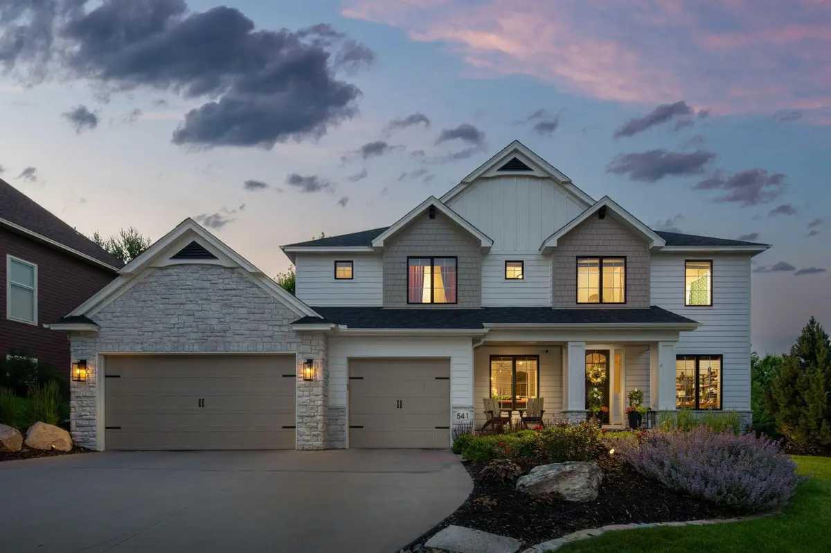 541 Lakeridge DR, Shoreview, MN 55126