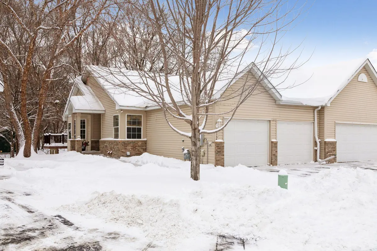 2137 Albemarle CT N, Roseville, MN 55113