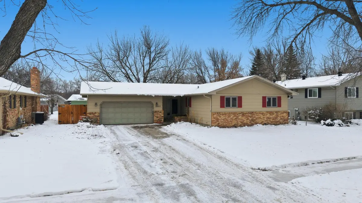 2867 Westgate DR S, Fargo, ND 58103