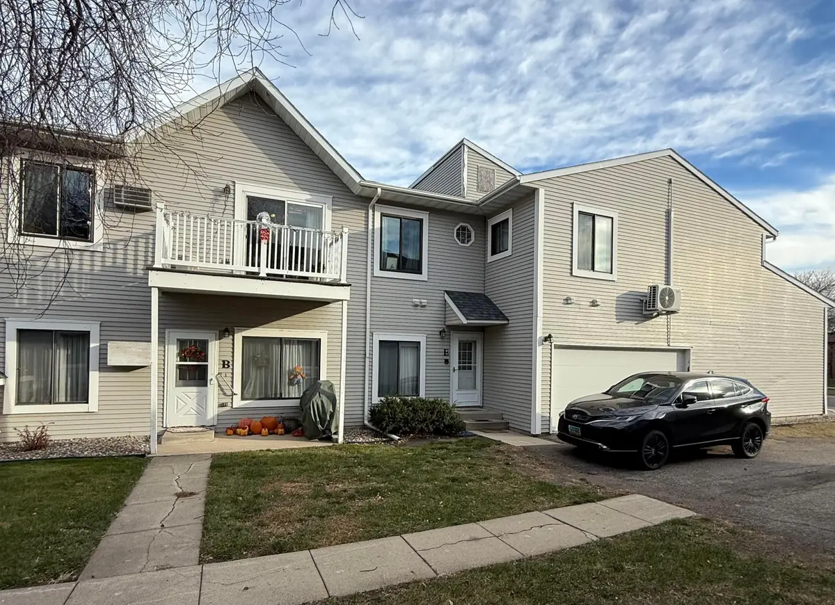3311 15th AVE S #Unit E, Fargo, ND 58103