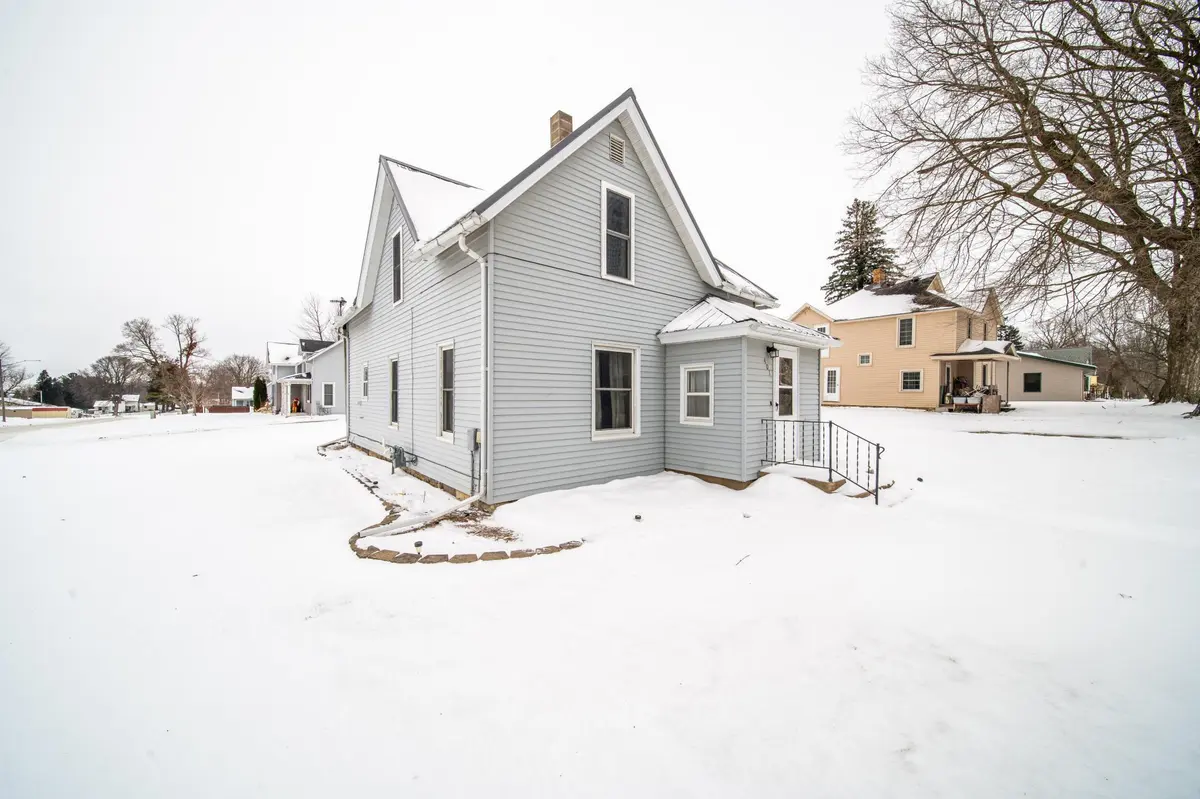 401 1st ST, Fountain, MN 55935