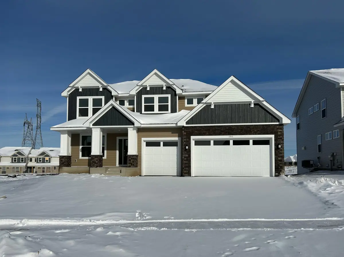 1511 England WAY, Shakopee, MN 55379