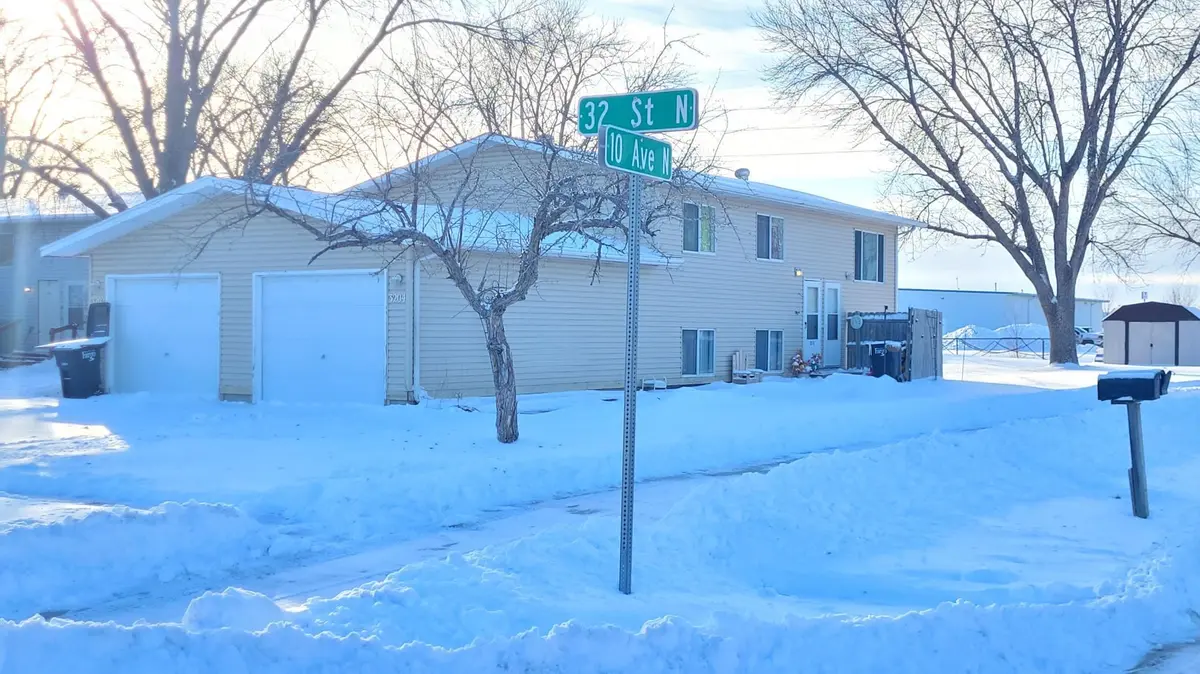 3202-3204 10th AVE N, Fargo, ND 58102