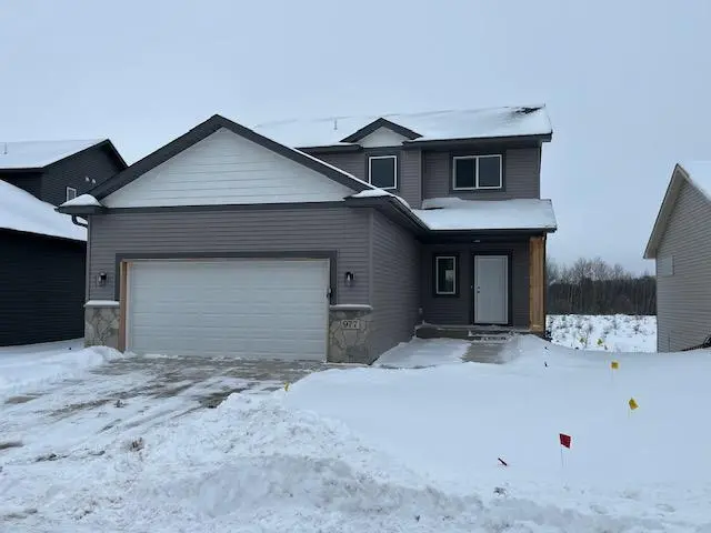 977 45th AVE NE, Saint Cloud, MN 56304