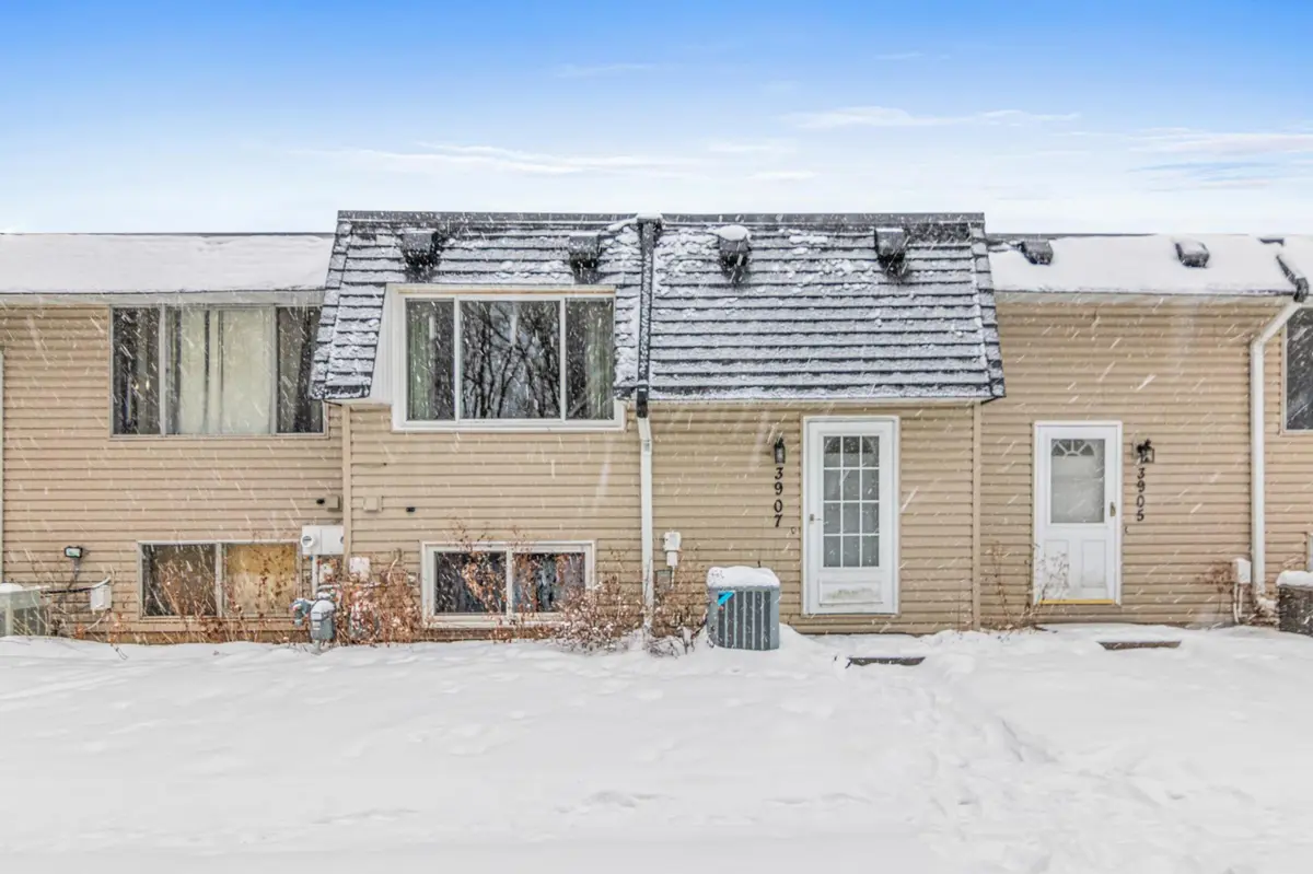 3907 Conroy TRL, Inver Grove Heights, MN 55076